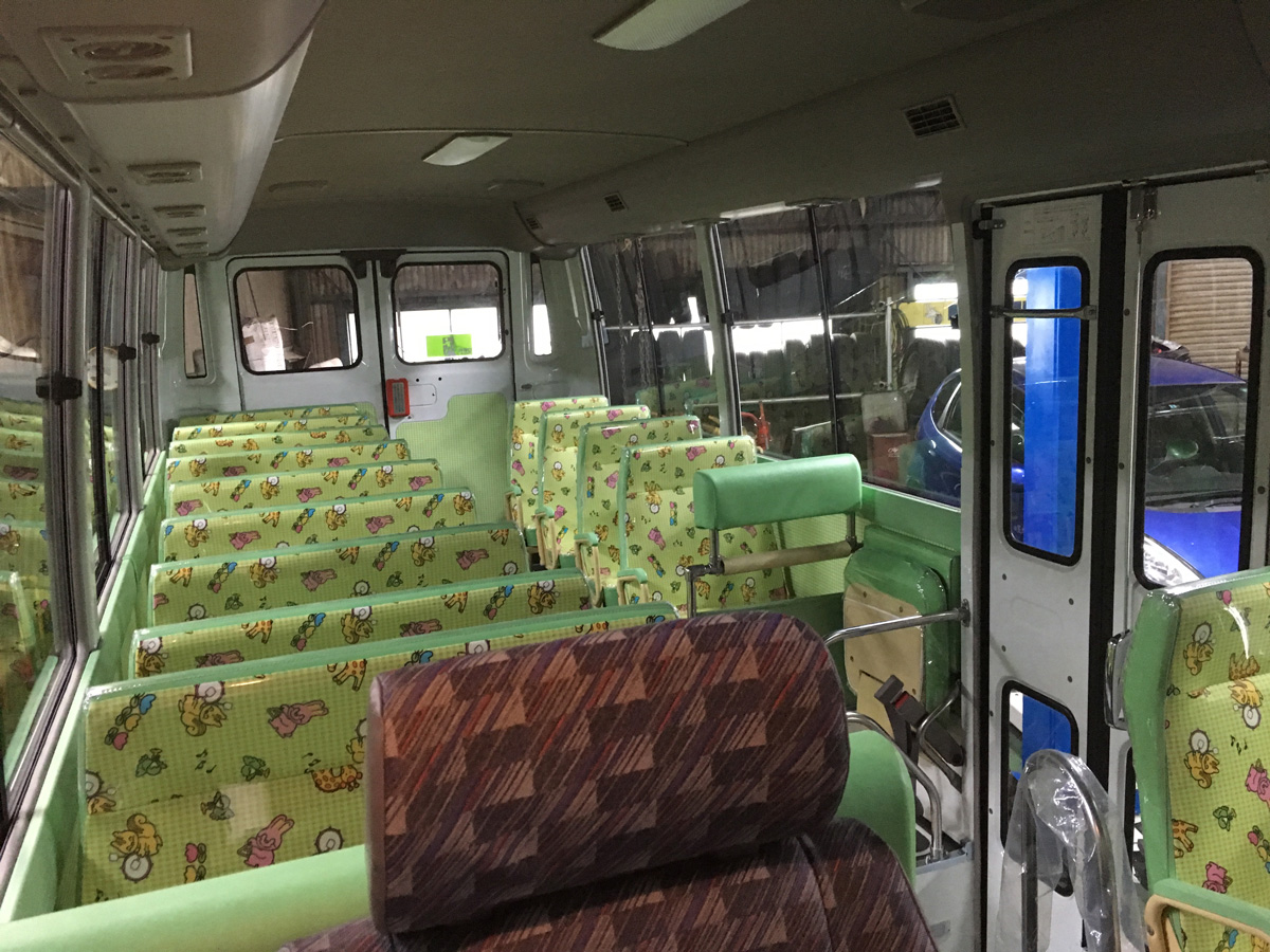 幼稚園バス ラッピング施工 カーラッピングなら のらいも工房